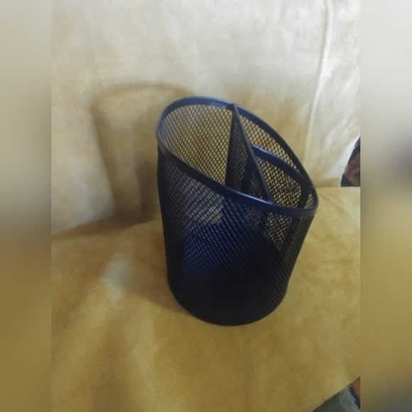 Metal Pencil Container - Picture 3 of 4